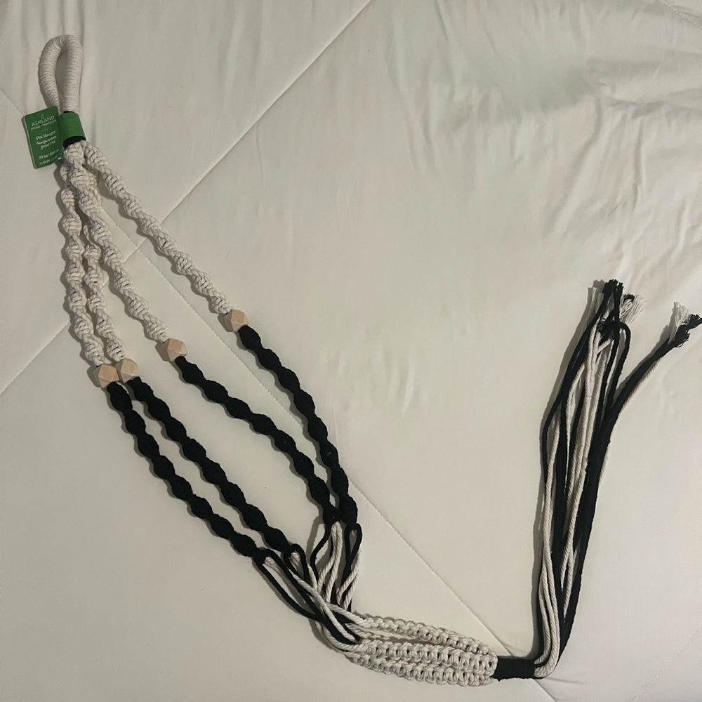 Ashland black and white Macrame Pot Hanger